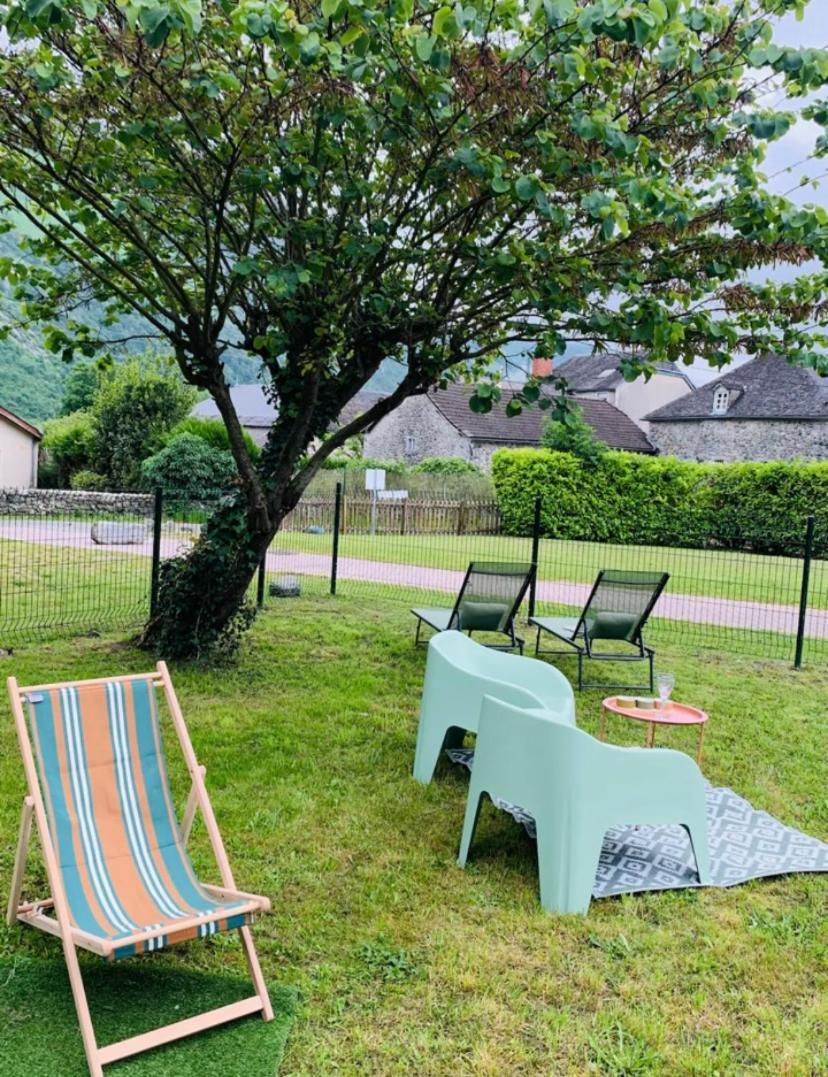 La Suite Unique - Le Jardin Sur Les Pyrenees- Vue Panoramique Montagne -Jardin Cloture Prive De 100M2-Parking-Linge De Lit Et Serviettes Compris- Bielle Bagian luar foto