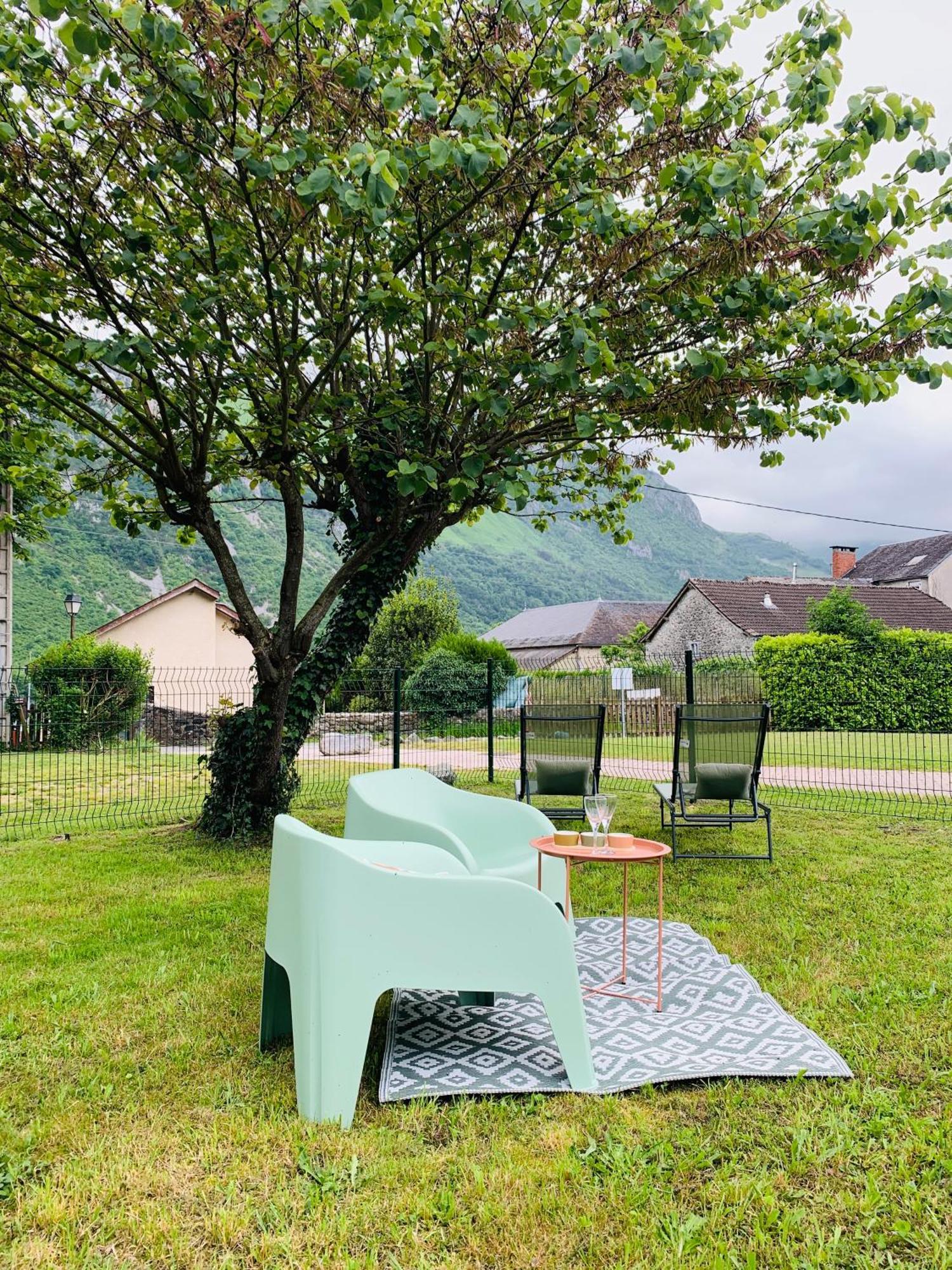 La Suite Unique - Le Jardin Sur Les Pyrenees- Vue Panoramique Montagne -Jardin Cloture Prive De 100M2-Parking-Linge De Lit Et Serviettes Compris- Bielle Bagian luar foto