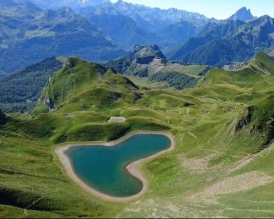 La Suite Unique - Le Jardin Sur Les Pyrenees- Vue Panoramique Montagne -Jardin Cloture Prive De 100M2-Parking-Linge De Lit Et Serviettes Compris- Bielle Bagian luar foto