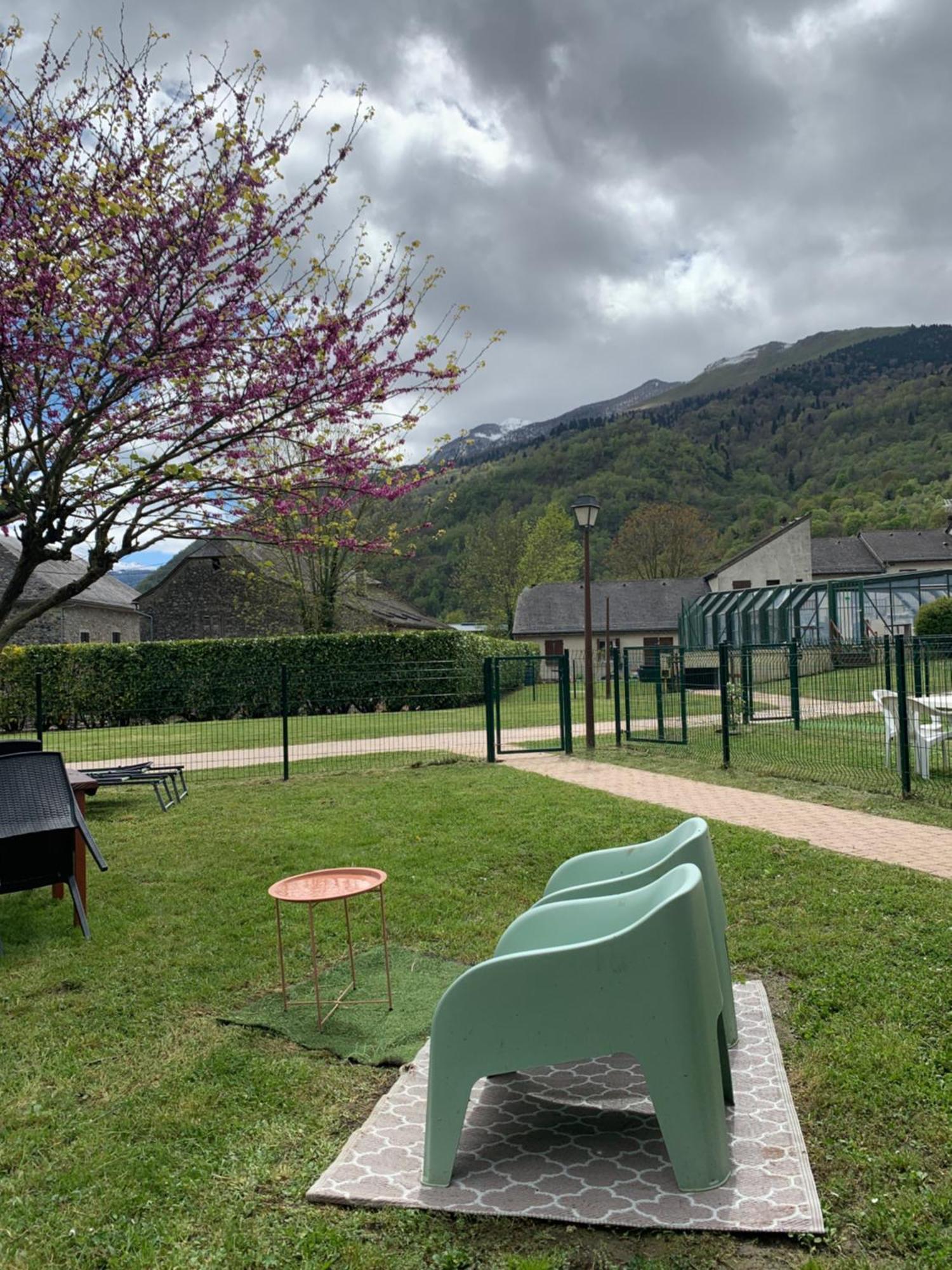 La Suite Unique - Le Jardin Sur Les Pyrenees- Vue Panoramique Montagne -Jardin Cloture Prive De 100M2-Parking-Linge De Lit Et Serviettes Compris- Bielle Bagian luar foto